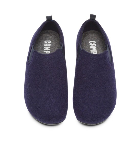 Zapatillas de casa de hombre Camper con suela efecto picado en color azul Zapatillas de casa de hombre Camper con suela efecto picado en color azul