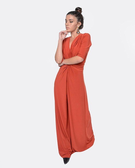 Mono de mujer en color Rojo con media manga y escote en V Mono de mujer en color Rojo con media manga y escote en V