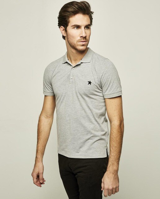 polo gris hombre