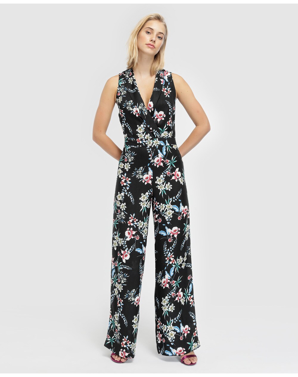 Fórmula Joven women's floral jumpsuit with lapels, Black. thumbnail