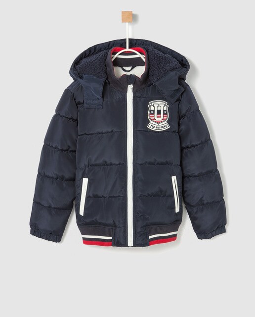 Parka acolchoada de menino Freestyle azul-marinho com patchwork Parka acolchoada de menino Freestyle azul-marinho com patchwork