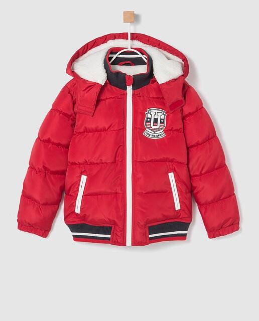 Parka acolchoada de menino Freestyle vermelha com patchwork Parka acolchoada de menino Freestyle vermelha com patchwork