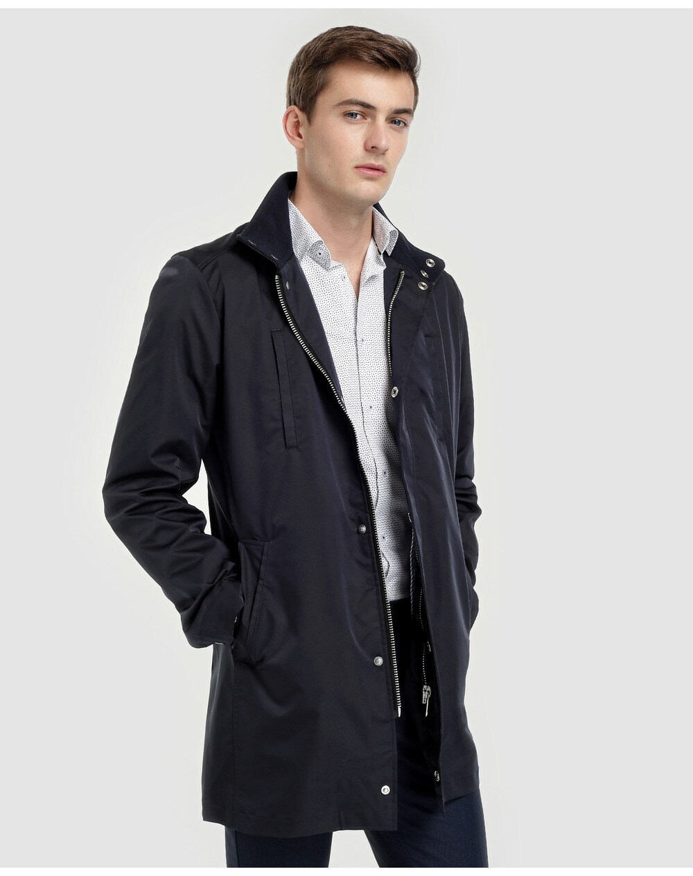 Imperméable à col montant