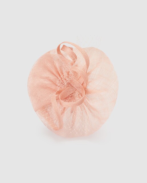 Bandolete El Corte Inglés com laço sinamay nude e com plumeti Bandolete El Corte Inglés com laço sinamay nude e com plumeti