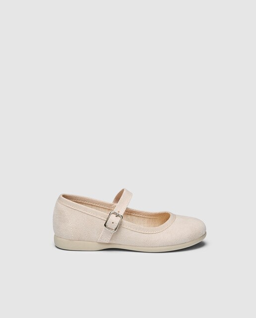 Sapatos de presilha bege com fecho de fivela Sapatos de presilha bege com fecho de fivela