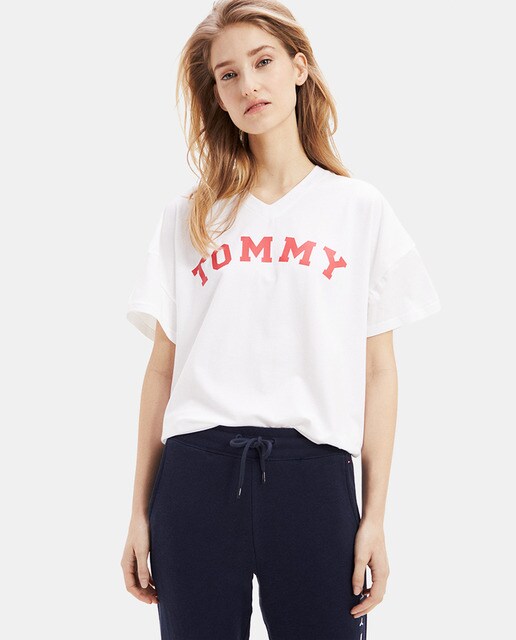 T-shirt branca com logótipo