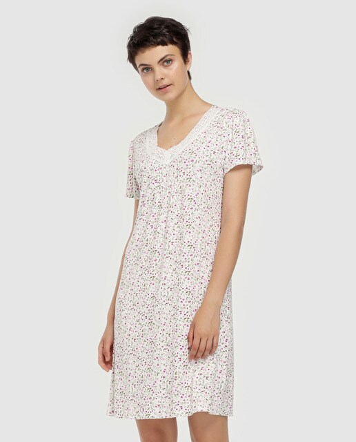 Camisa de dormir curta de mulher com estampado floral Camisa de dormir curta de mulher com estampado floral