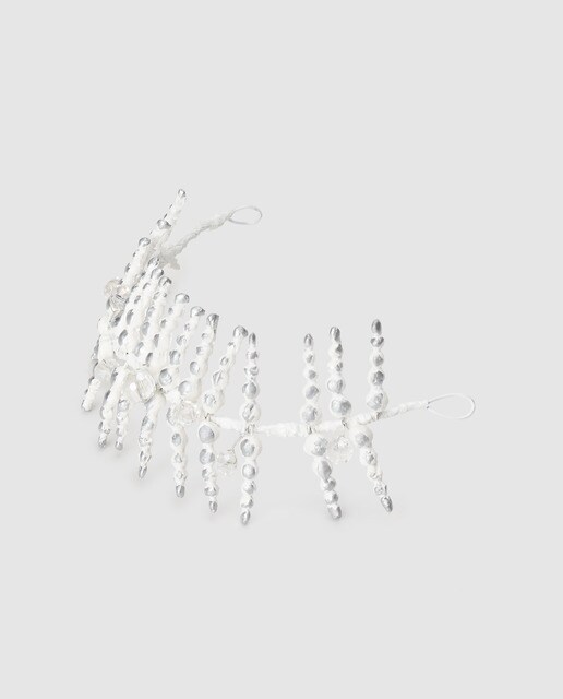 Toucado feito à mão Cloti García branco e prateado com cristal Toucado feito à mão Cloti García branco e prateado com cristal