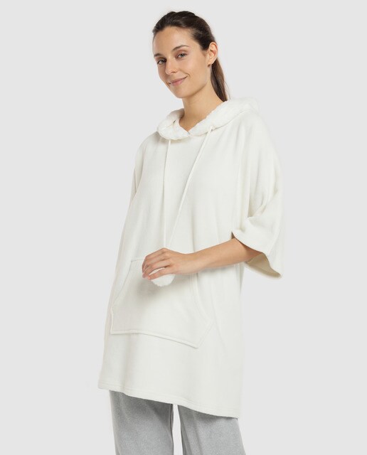 Poncho cru com capuz Poncho cru com capuz