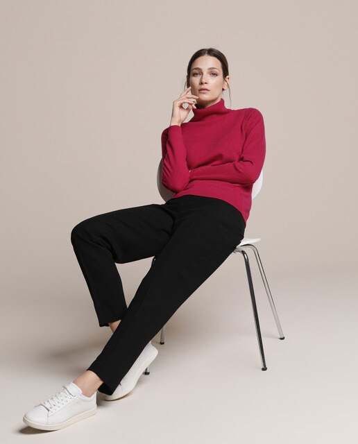 Calças semi skinny de mulher com elástico na cintura Calças semi skinny de mulher com elástico na cintura