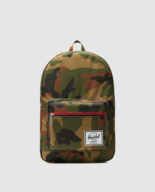 Mochila verde camuflaje, con capacidad 22 L Mochila verde camuflaje, con capacidad 22 L