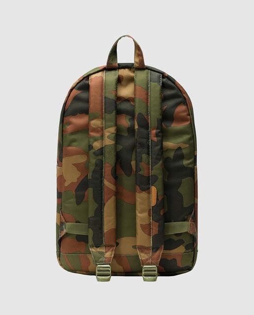 Mochila verde camuflaje, con capacidad 22 L Mochila verde camuflaje, con capacidad 22 L