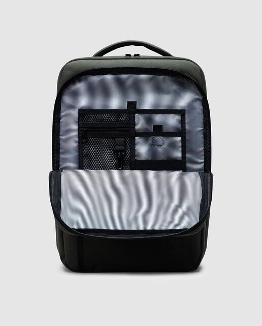 Mochila TRAVEL BACKPACK, verde, con capacidad 22 L Mochila TRAVEL BACKPACK, verde, con capacidad 22 L