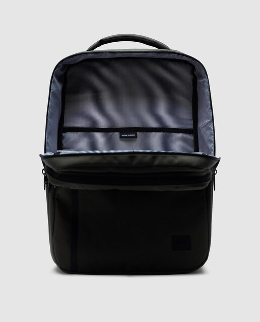 Mochila TRAVEL BACKPACK, verde, con capacidad 22 L Mochila TRAVEL BACKPACK, verde, con capacidad 22 L