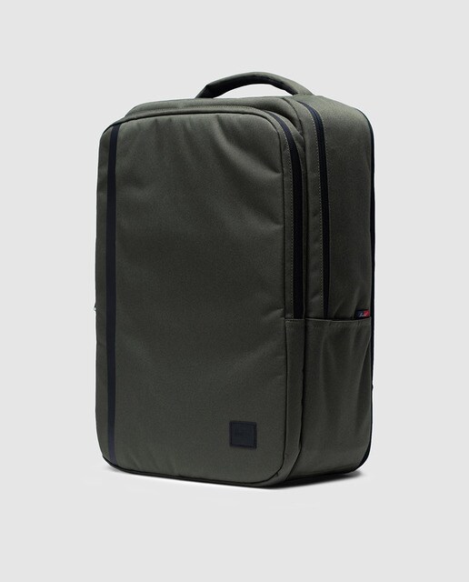 Mochila TRAVEL BACKPACK, verde, con capacidad 22 L Mochila TRAVEL BACKPACK, verde, con capacidad 22 L