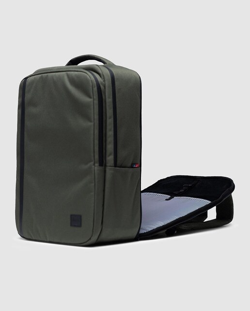 Mochila TRAVEL BACKPACK, verde, con capacidad 22 L Mochila TRAVEL BACKPACK, verde, con capacidad 22 L