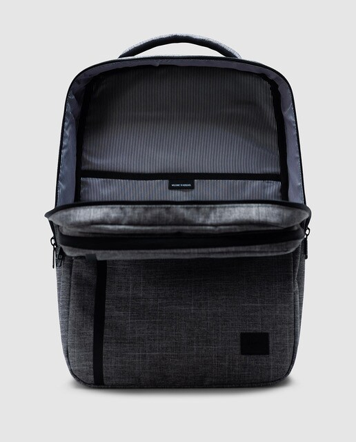 Mochila TRAVEL BACKPACK, gris, con capacidad 22 L Mochila TRAVEL BACKPACK, gris, con capacidad 22 L