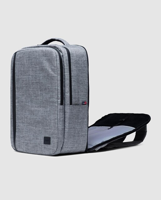 Mochila TRAVEL BACKPACK, gris, con capacidad 22 L Mochila TRAVEL BACKPACK, gris, con capacidad 22 L
