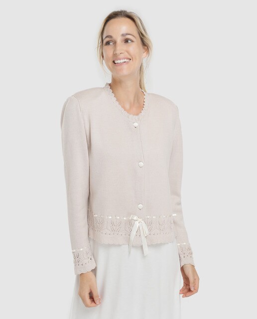 Capa rendilhada bege com botões Capa rendilhada bege com botões