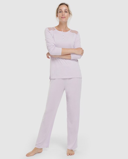 Pijama lilás de mulher com tule Pijama lilás de mulher com tule