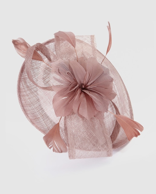 Toucado tipo bandolete El Corte Inglés em tom bordeaux com adorno a condizer Toucado tipo bandolete El Corte Inglés em tom bordeaux com adorno a condizer