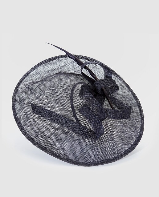 Toucado tipo bandolete El Corte Inglés em tom azul-marinho com adorno a condizer Toucado tipo bandolete El Corte Inglés em tom azul-marinho com adorno a condizer