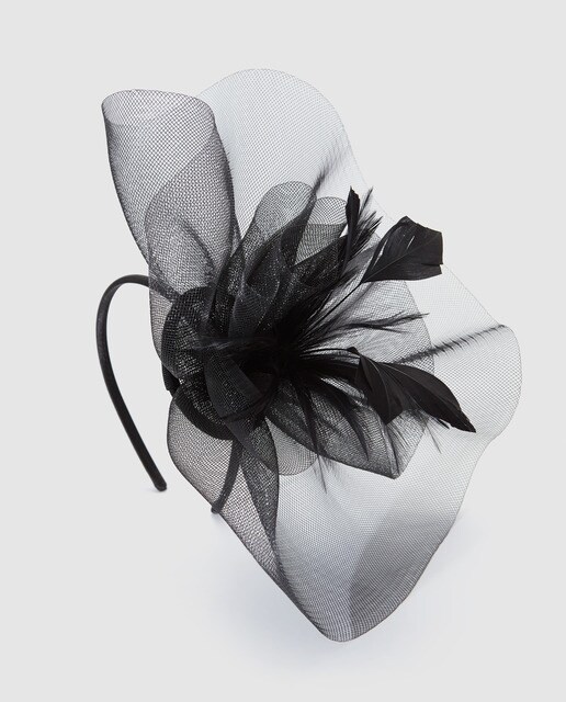 Toucado tipo bandolete El Corte Inglés preto com tule e penas Toucado tipo bandolete El Corte Inglés preto com tule e penas
