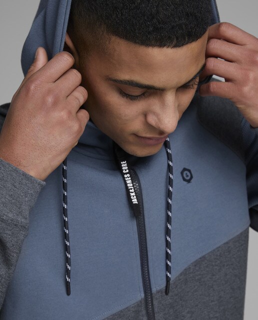 Chaqueta deportiva de hombre azul con capucha Chaqueta deportiva de hombre azul con capucha