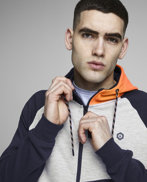 Chaqueta deportiva de hombre multicolor con capucha Chaqueta deportiva de hombre multicolor con capucha