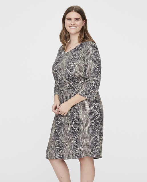 Vestido curto tamanhos grandes com animal print de serpente Vestido curto tamanhos grandes com animal print de serpente