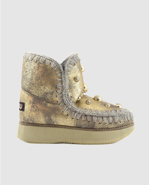 Botas em pele cor de platina