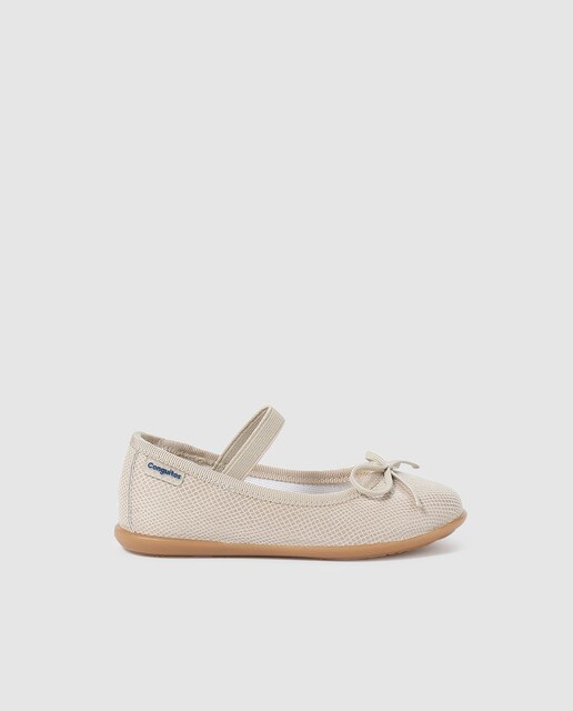 Sapato de presilha bege com pormenor de laço