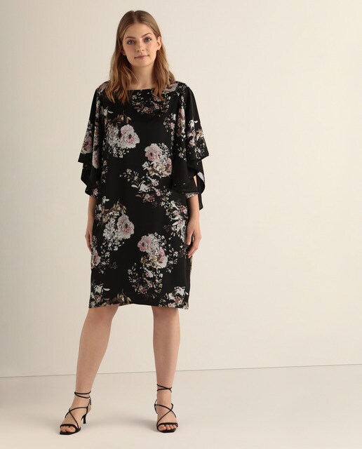 Vestido curto tamanhos grandes com estampado floral