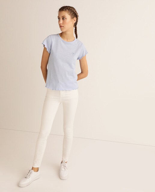 T-shirt de mulher com manga curta e parte inferior encaracolada