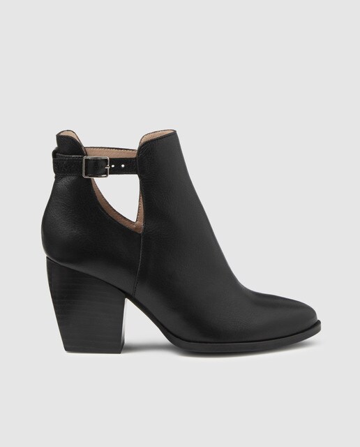 Botins em pele pretos