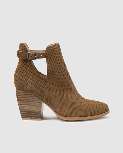 Botins em pele castanho-claro