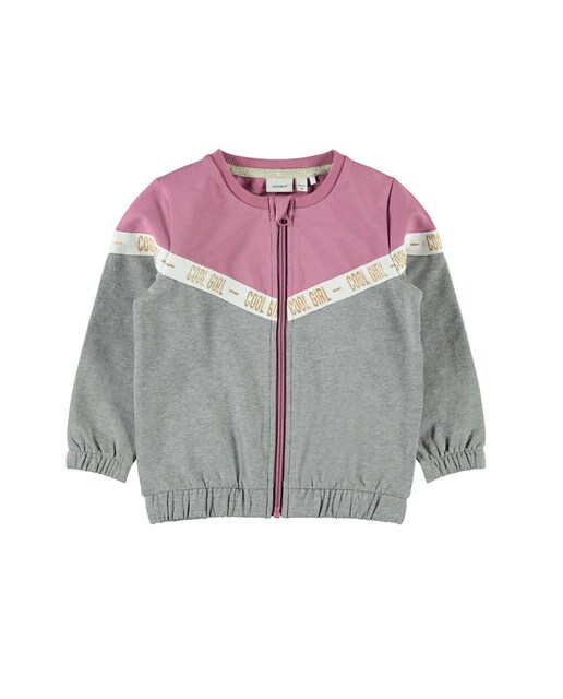 ropa fila de niñas
