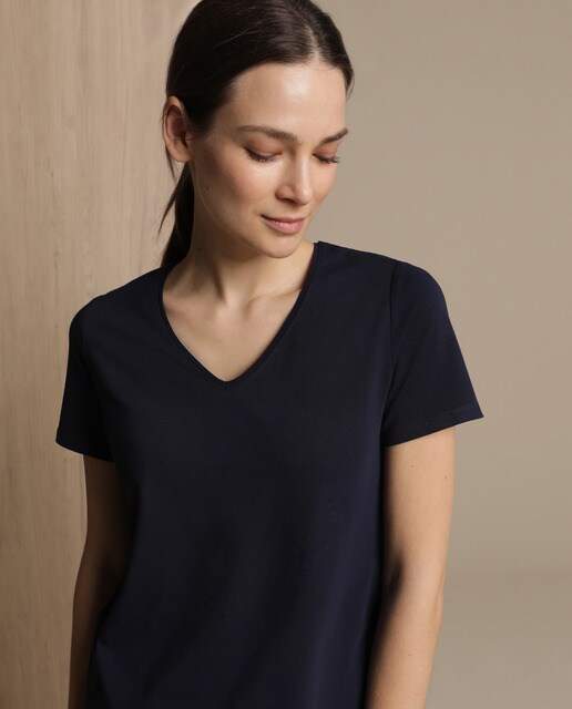 T-shirt de algodão com decote em bico T-shirt de algodão com decote em bico