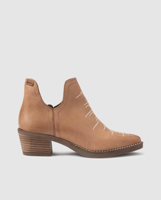 Botins de cowboy em pele