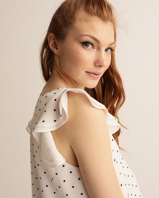 Top com alças e às bolinhas