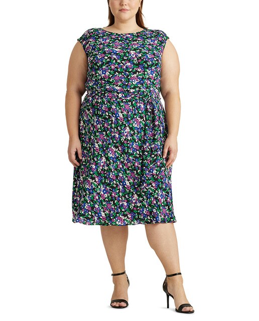 Vestido com estampado floral e manga curta Vestido com estampado floral e manga curta