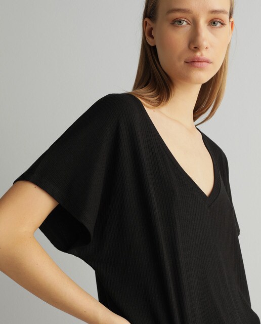 T-shirt canelada de mulher com manga curta T-shirt canelada de mulher com manga curta