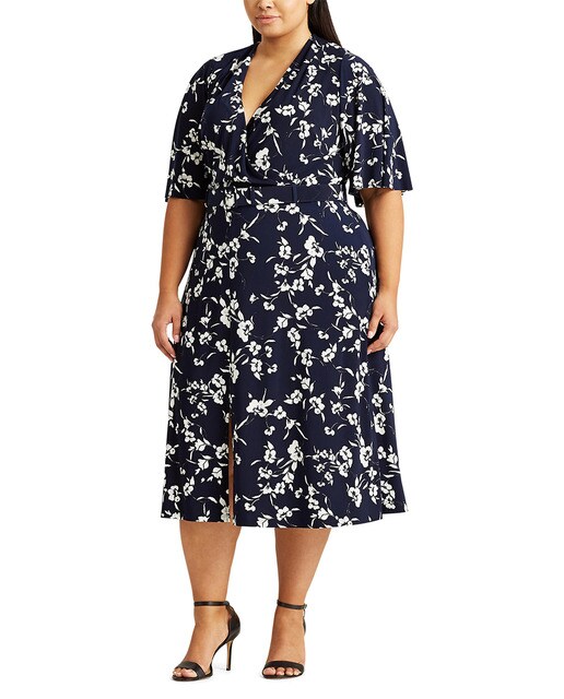 Vestido tamanhos grandes com estampado floral e manga curta Vestido tamanhos grandes com estampado floral e manga curta