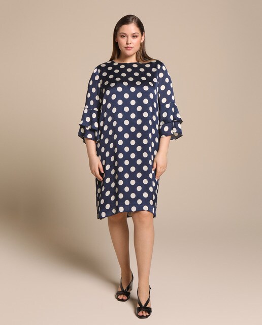 Vestido curto com folhos e às bolinhas