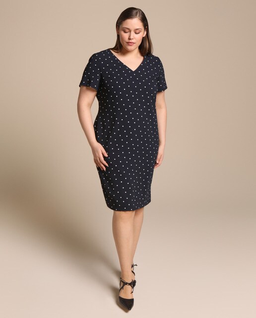 Vestido curto tamanhos grandes às bolinhas