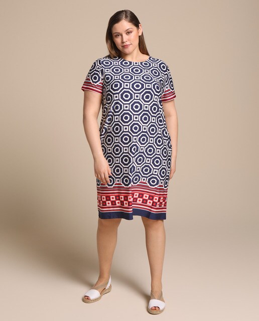 Vestido curto tamanhos grandes com estampado geométrico