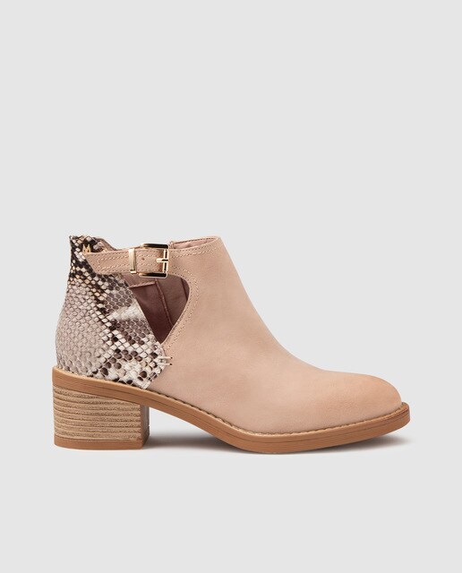 Botas taupe com calcanhar e animal print de serpente