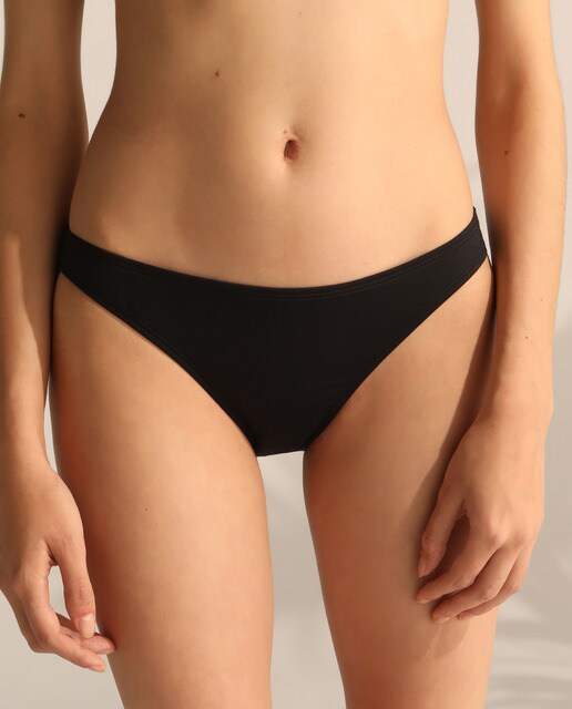 Cueca de biquíni lisa
