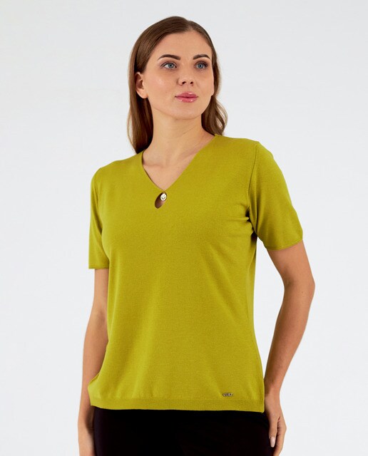 Women's short sleeve sweater with a round collar