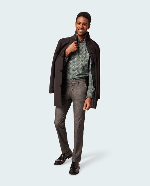 Pantalón chino de hombre con estructura wooltouch Pantalón chino de hombre con estructura wooltouch